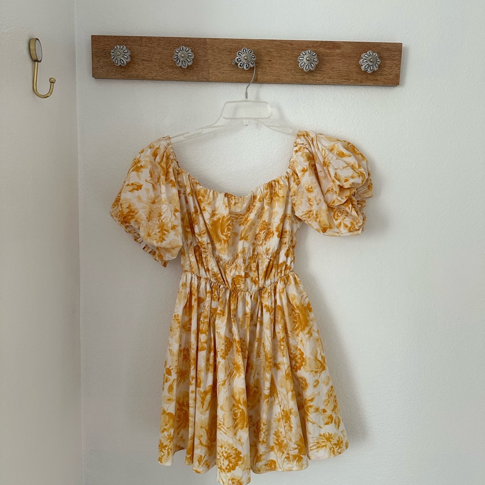 Abercrombie off the shoulder floral mini dress - worn once - size M
